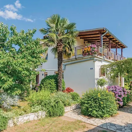 2 Bedroom Stunning In *