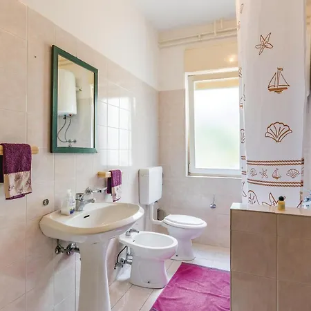 2 Bedroom Stunning In Apartament *