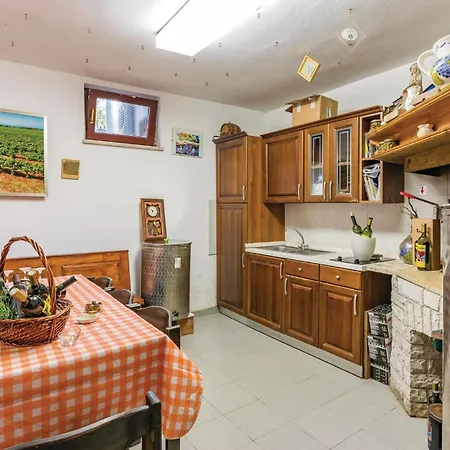 2 Bedroom Stunning In *